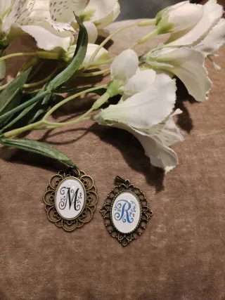 Colgante fallera inicial oro envejecido