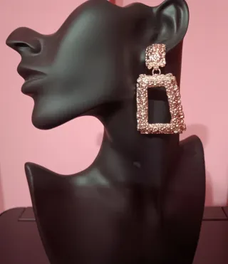 Pendientes dorados rectangulares