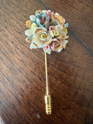 Lote 2 broches florales porcelana