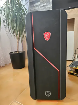 Ordenador Gaming MSI Negro y Rojo