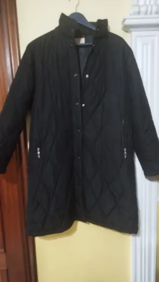 Abrigo acolchado negro mujer