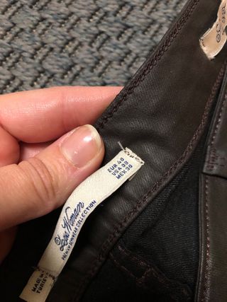 Pantalones efecto piel marrones