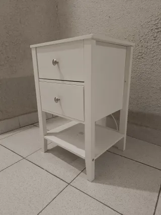 Mesita de Noche de Bambú con Estación de Carga