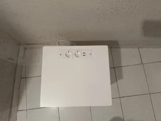 Mesita de Noche de Bambú con Estación de Carga