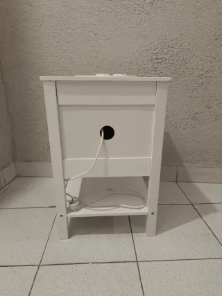 Mesita de Noche de Bambú con Estación de Carga