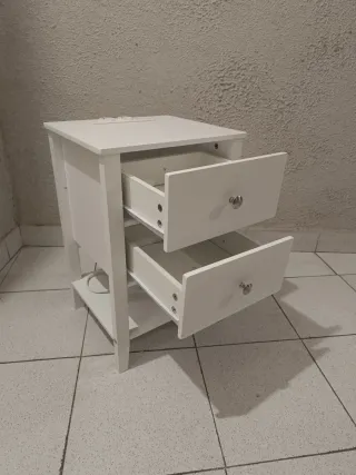 Mesita de Noche de Bambú con Estación de Carga