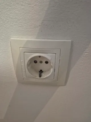 Lote enchufes e interruptores