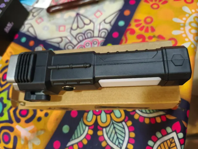 Lanterna 4 em 1 para carro