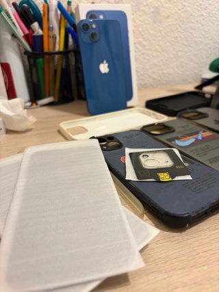 iPhone 13 Azul con Fundas y Protector