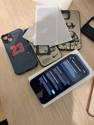 iPhone 13 Azul con Fundas y Protector