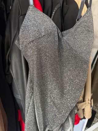 Vestido plateado brillante