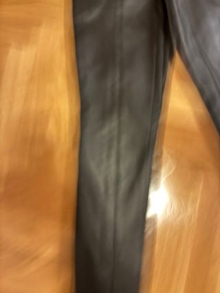 Pantalón efecto piel Zara Talla XS, excelente