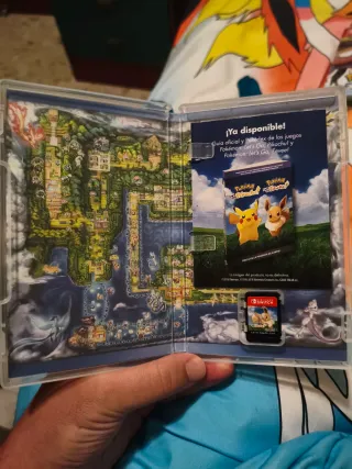 Pokémon Espada,Let's Go Eevee y cajas metálicas.