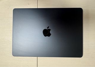 MacBook Air M2 13” 8GB RAM 256GB SSD Medianoche