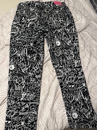 Pantalones estampados blanco y negro