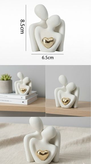 Statua coppia abbracciata con cuore dorato