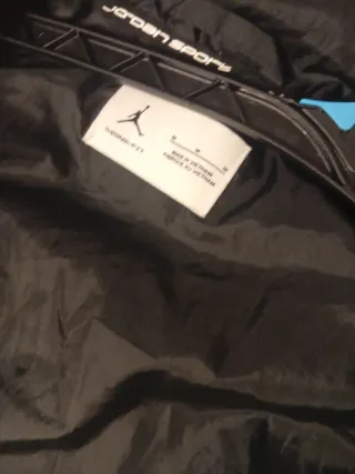 Chaqueta Jordan Negra con Capucha