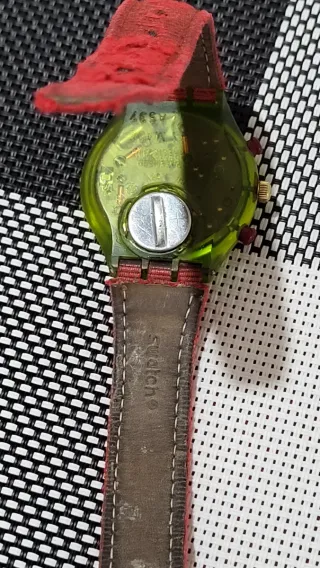 Reloj Swatch Verde y Rojo