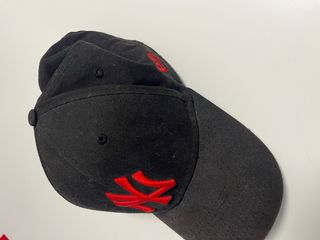 Gorra New Era NY Negra y Roja