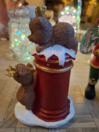 Figuras de osos navideños