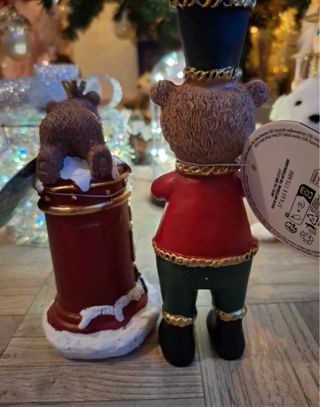 Figuras de osos navideños