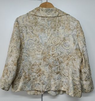 Chaqueta vintage color crema estilo barroco