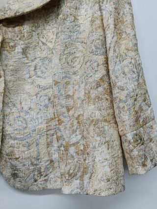 Chaqueta vintage color crema estilo barroco