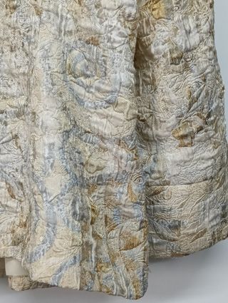 Chaqueta vintage color crema estilo barroco