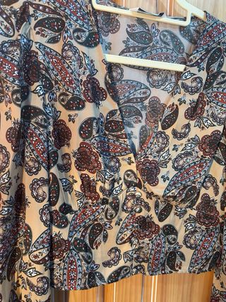 Blusa estampada paisley manga larga
