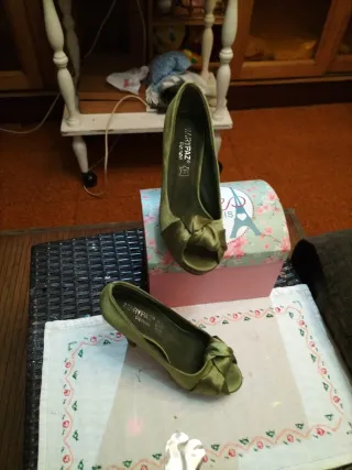 Zapatos de raso verde Marypaz