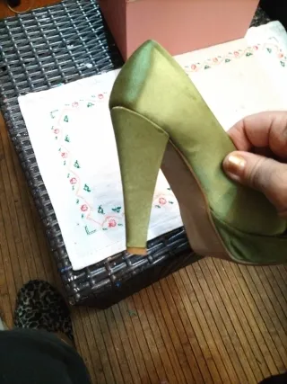 Zapatos de raso verde Marypaz