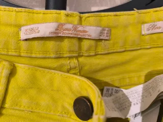 Pantalones amarillos