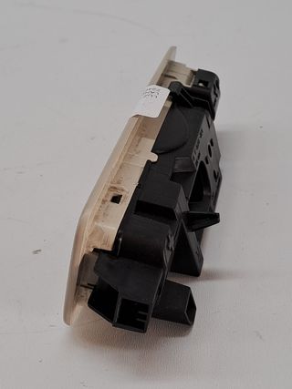 LUZ INTERIOR LAND ROVER RANGE ROVER EVOQUE (2)