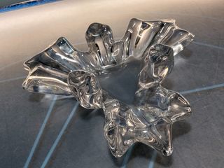 Cenicero o centro de mesa de cristal. Original diseño