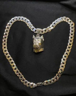 Cadena de plata con colgante de perro