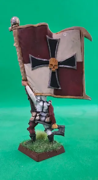 WARHAMMER TOW IMPERIO PORTAESTANDARTE DEL GRIFO