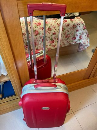 Maleta Emidio Tucci Roja con ruedas.