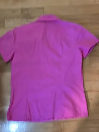 Chaqueta beige y camisa rosa Talla M. 3 EUROS