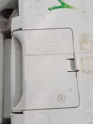 PLASTICO FORD KUGA (5)