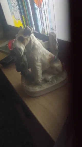 Figura de porcelana de perro