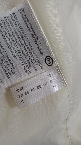 Chaqueta de mujer beige con capucha