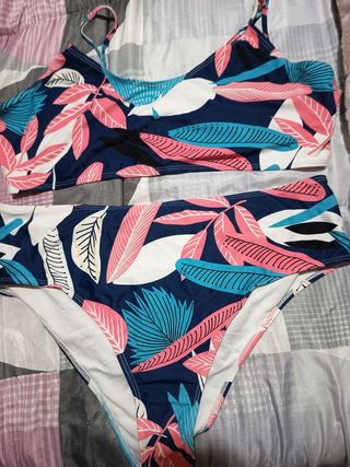 Bikini estampado hojas azul y rosa