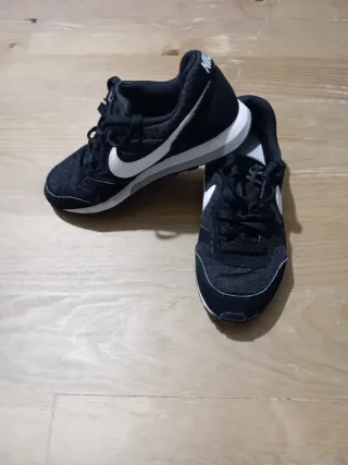 Zapatillas Nike niño negras y blancas