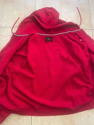 Chaqueta Jordan Roja con Cremallera