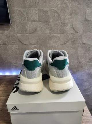 Zapatillas Adidas grises y verdes