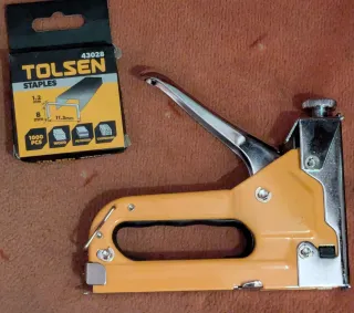 Grapadora Tolsen para tapicería y materiales