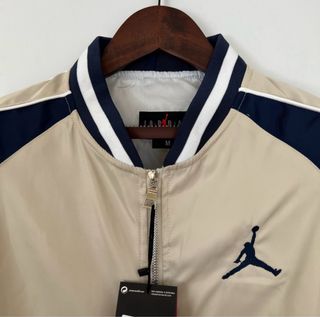 Chaqueta Jordan Beige y Azul