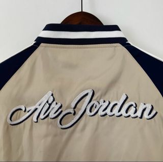 Chaqueta Jordan Beige y Azul