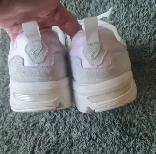 Zapatilla Asics 1090v2 blanco y Verde