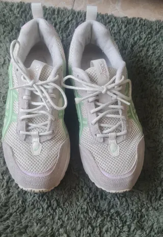 Zapatilla Asics 1090v2 blanco y Verde